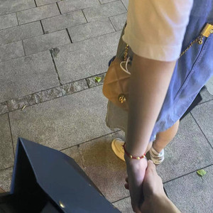 亚洲色偷偷精品
